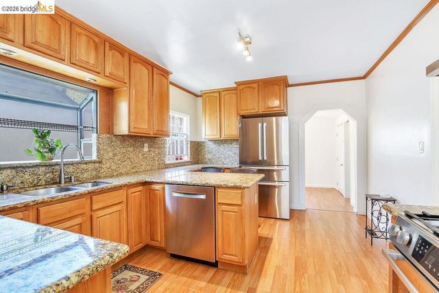 2921 Eastman Ave, Oakland, CA 94619