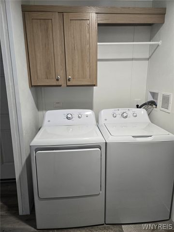 52 Shamrock Dr, Lackawanna, NY 14218