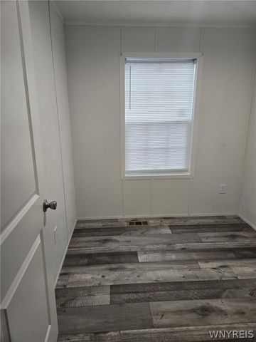 52 Shamrock Dr, Lackawanna, NY 14218