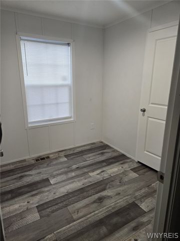 52 Shamrock Dr, Lackawanna, NY 14218