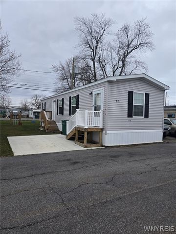 52 Shamrock Dr, Lackawanna, NY 14218