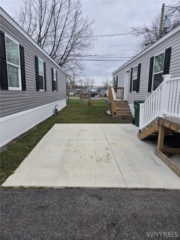 52 Shamrock Dr, Lackawanna, NY 14218