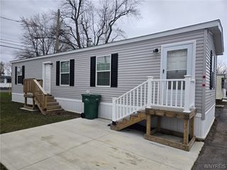 52 Shamrock Dr, Lackawanna, NY 14218