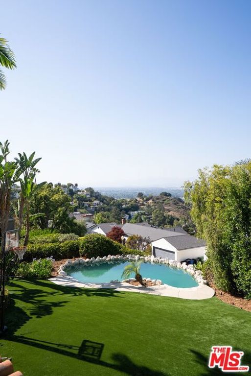Image 20 of property listing at 3110 La Suvida Drive, Los Angeles, CA 90068
