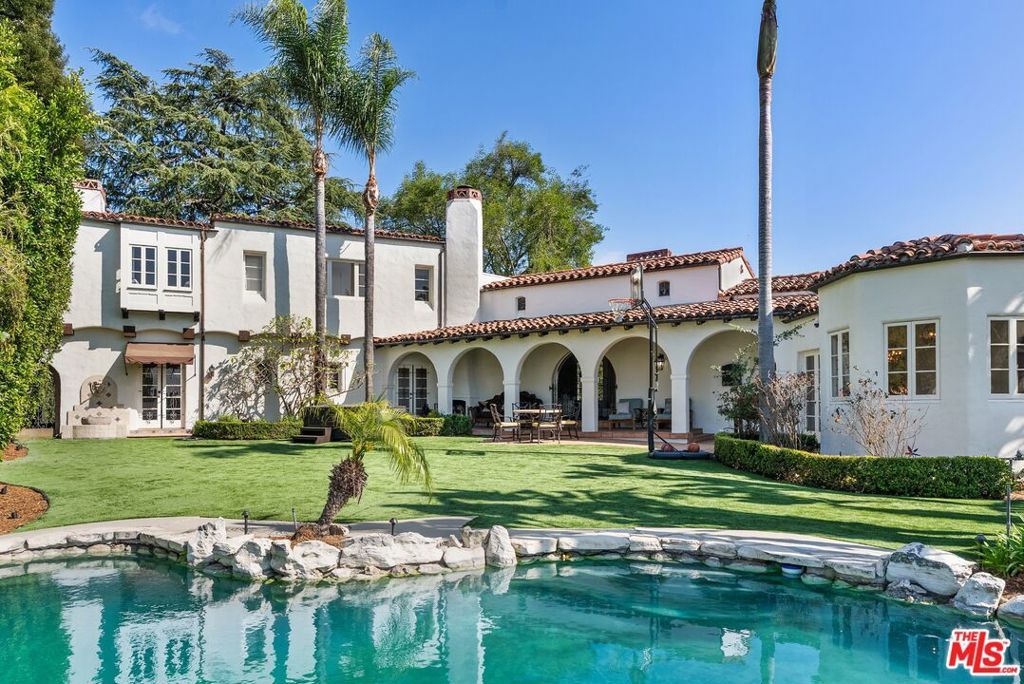 Image 23 of property listing at 3110 La Suvida Drive, Los Angeles, CA 90068