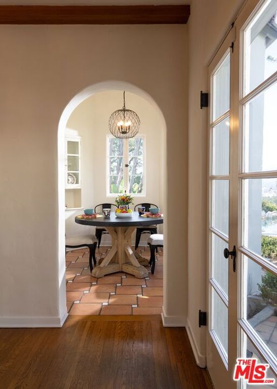Image 27 of property listing at 3110 La Suvida Drive, Los Angeles, CA 90068