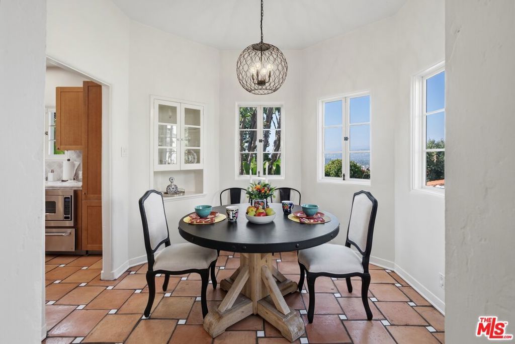 Image 28 of property listing at 3110 La Suvida Drive, Los Angeles, CA 90068
