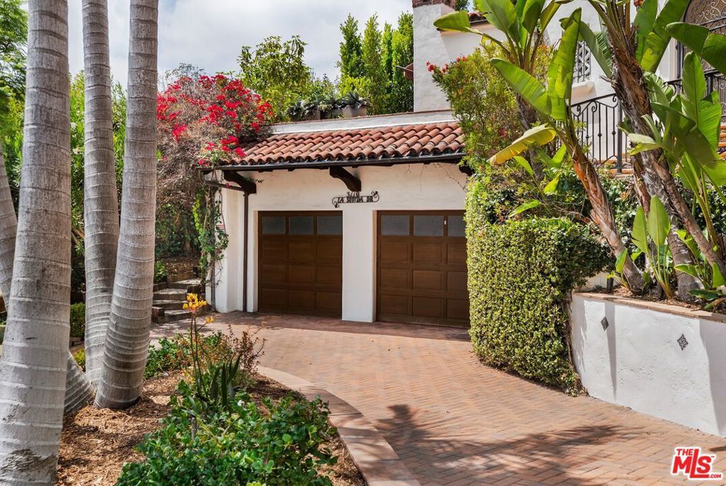 Image 3 of property listing at 3110 La Suvida Drive, Los Angeles, CA 90068
