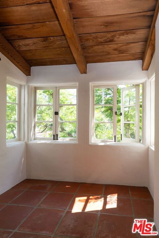 Image 35 of property listing at 3110 La Suvida Drive, Los Angeles, CA 90068
