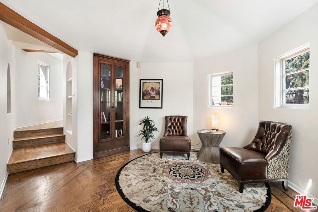 Image 36 of property listing at 3110 La Suvida Drive, Los Angeles, CA 90068