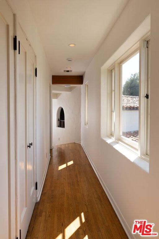 Image 37 of property listing at 3110 La Suvida Drive, Los Angeles, CA 90068