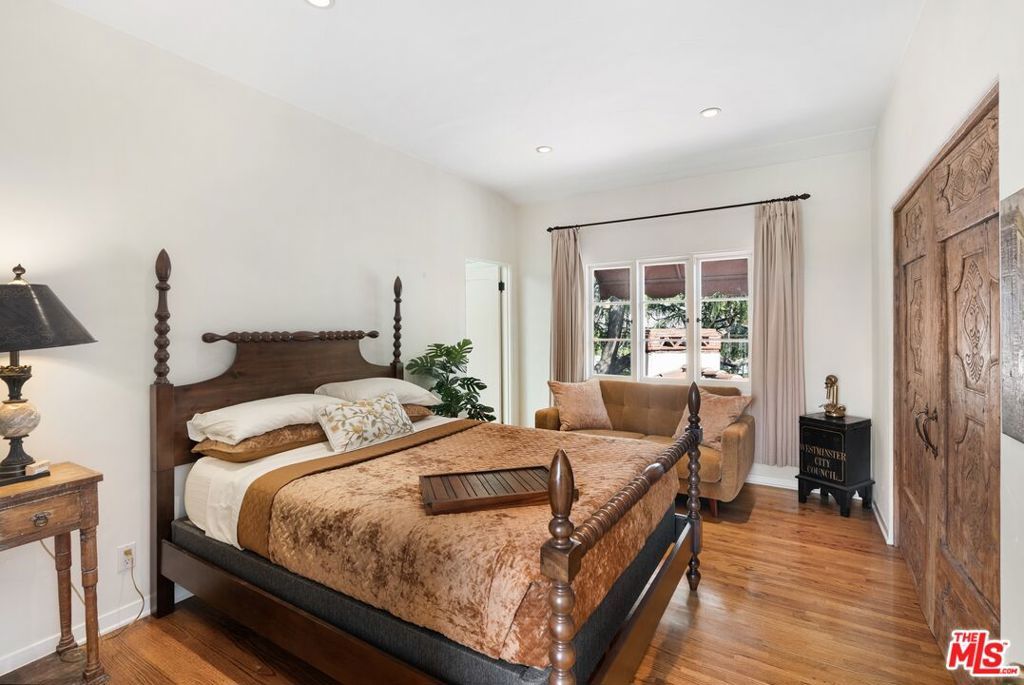 Image 38 of property listing at 3110 La Suvida Drive, Los Angeles, CA 90068