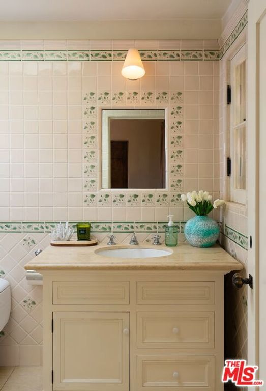 Image 39 of property listing at 3110 La Suvida Drive, Los Angeles, CA 90068