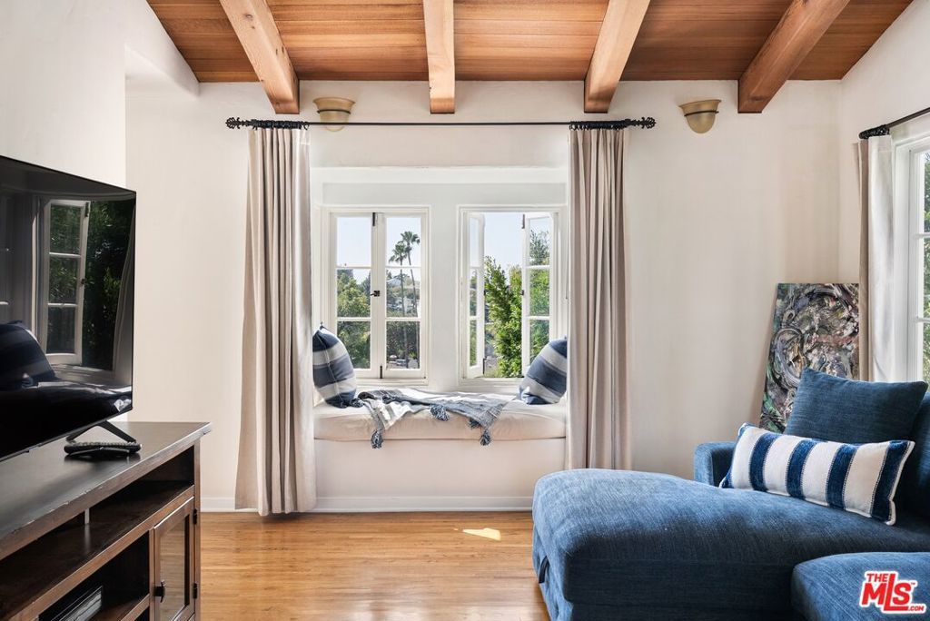 Image 42 of property listing at 3110 La Suvida Drive, Los Angeles, CA 90068