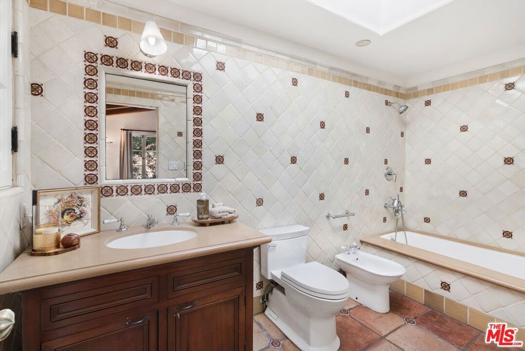 Image 45 of property listing at 3110 La Suvida Drive, Los Angeles, CA 90068