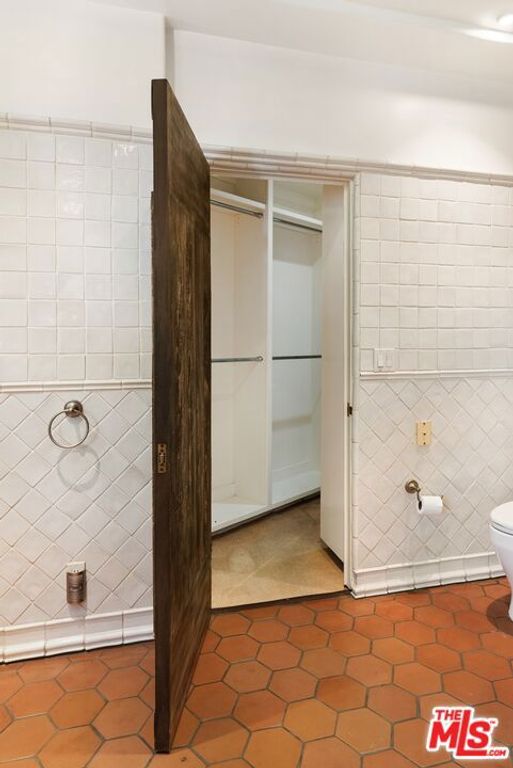 Image 56 of property listing at 3110 La Suvida Drive, Los Angeles, CA 90068