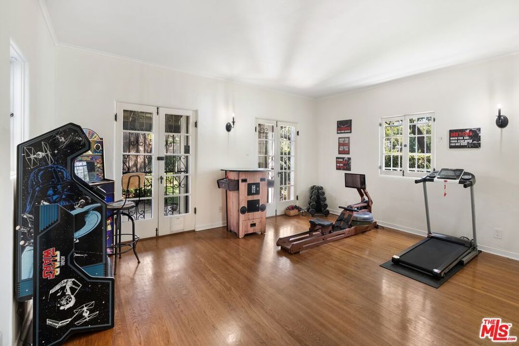 Image 57 of property listing at 3110 La Suvida Drive, Los Angeles, CA 90068