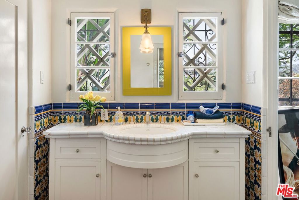 Image 58 of property listing at 3110 La Suvida Drive, Los Angeles, CA 90068