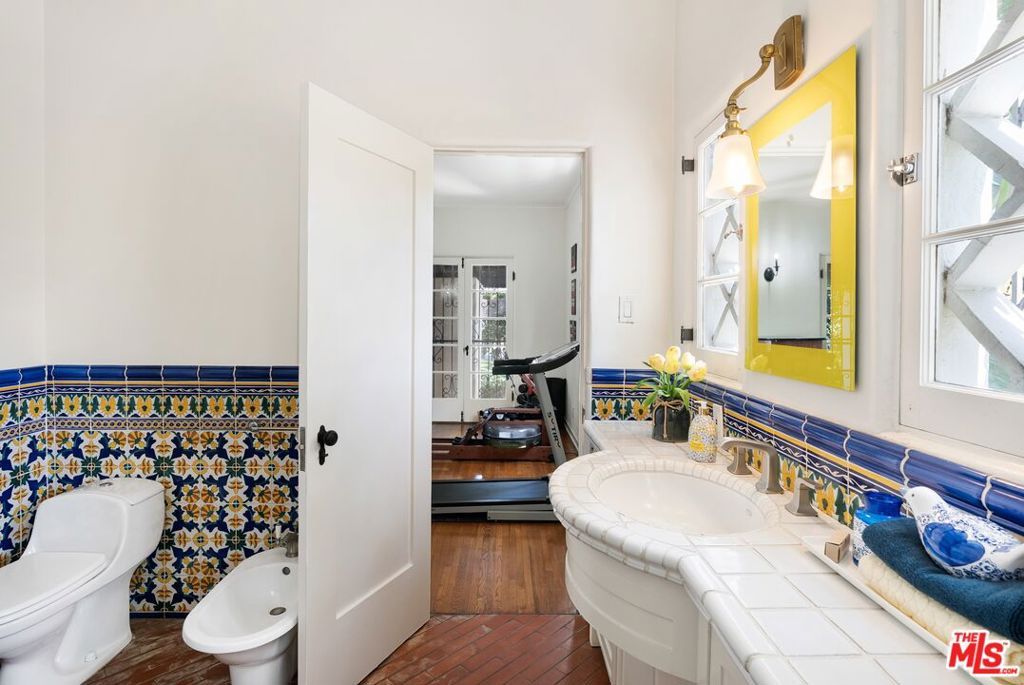 Image 59 of property listing at 3110 La Suvida Drive, Los Angeles, CA 90068