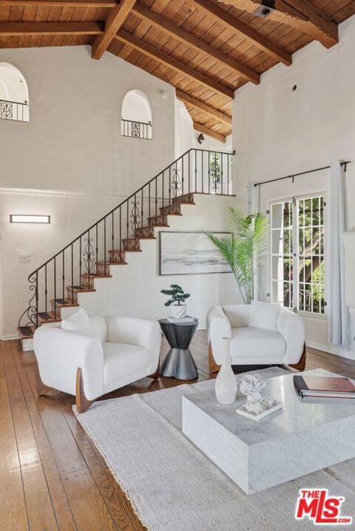 Image 6 of property listing at 3110 La Suvida Drive, Los Angeles, CA 90068