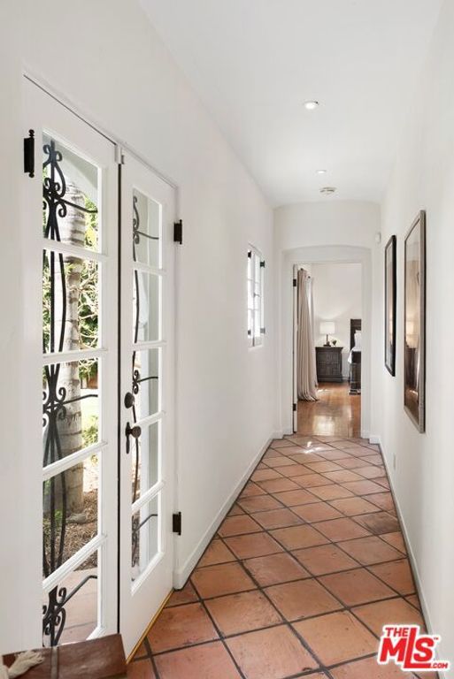 Image 61 of property listing at 3110 La Suvida Drive, Los Angeles, CA 90068