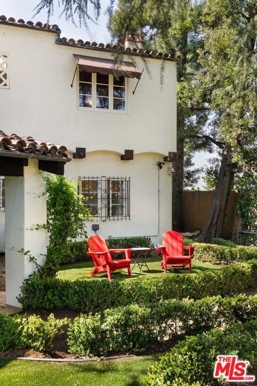 Image 63 of property listing at 3110 La Suvida Drive, Los Angeles, CA 90068