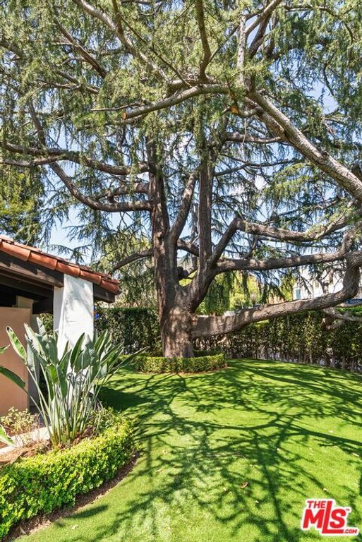Image 64 of property listing at 3110 La Suvida Drive, Los Angeles, CA 90068