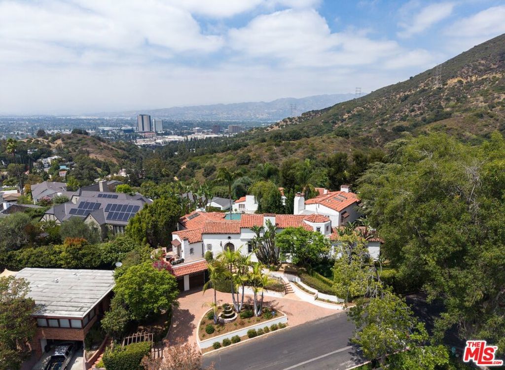 Image 69 of property listing at 3110 La Suvida Drive, Los Angeles, CA 90068