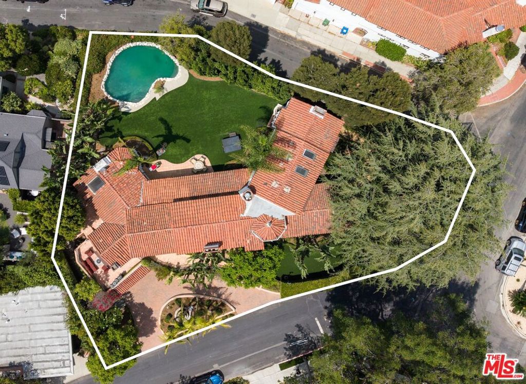 Image 71 of property listing at 3110 La Suvida Drive, Los Angeles, CA 90068