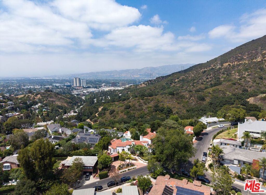 Image 72 of property listing at 3110 La Suvida Drive, Los Angeles, CA 90068