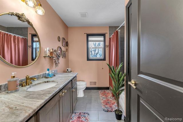 22625 Ridgeway Street, Saint Clair Shores, MI 48080