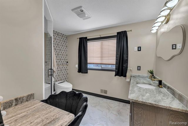 22625 Ridgeway Street, Saint Clair Shores, MI 48080