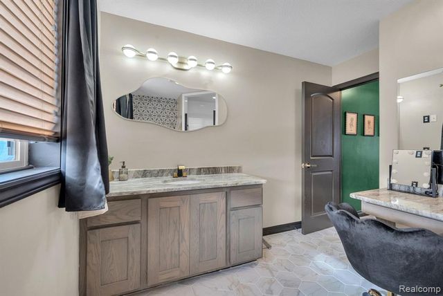 22625 Ridgeway Street, Saint Clair Shores, MI 48080