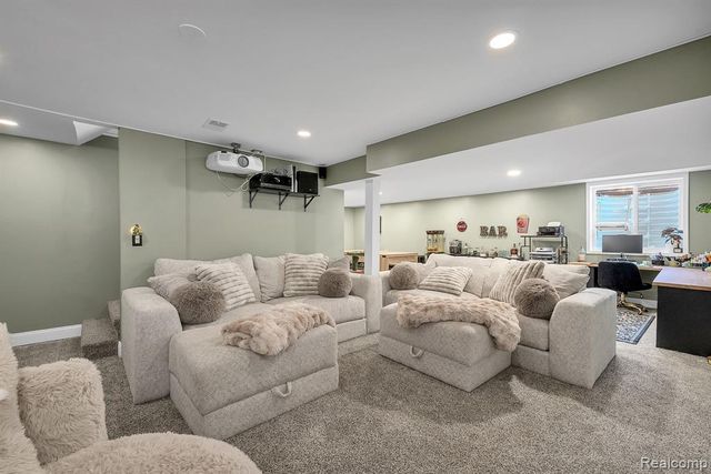 22625 Ridgeway Street, Saint Clair Shores, MI 48080