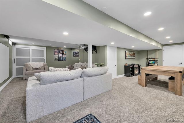 22625 Ridgeway Street, Saint Clair Shores, MI 48080