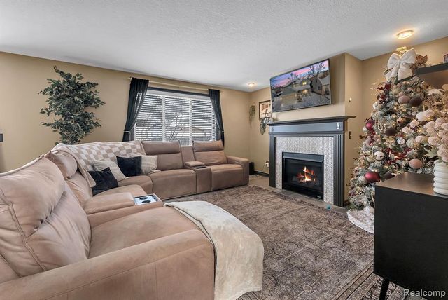 22625 Ridgeway Street, Saint Clair Shores, MI 48080