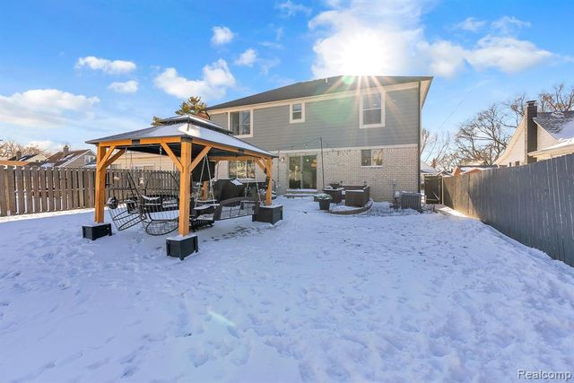 22625 Ridgeway Street, Saint Clair Shores, MI 48080