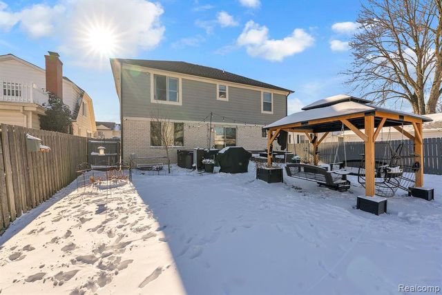 22625 Ridgeway Street, Saint Clair Shores, MI 48080