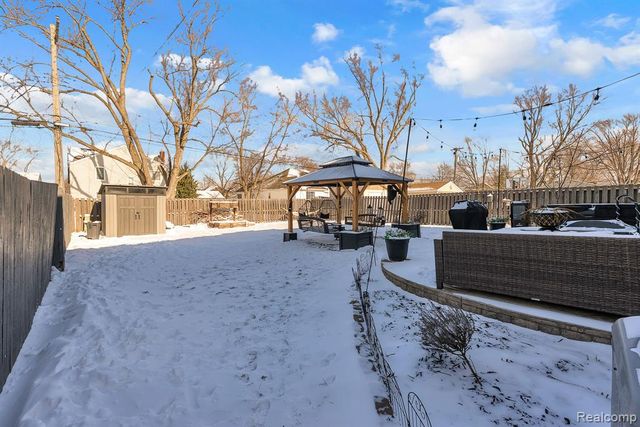 22625 Ridgeway Street, Saint Clair Shores, MI 48080