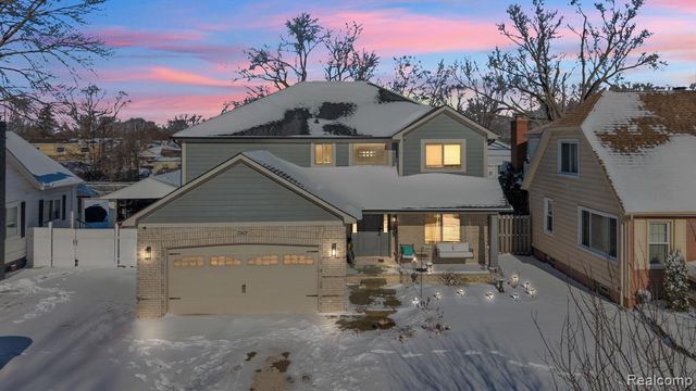 22625 Ridgeway Street, Saint Clair Shores, MI 48080