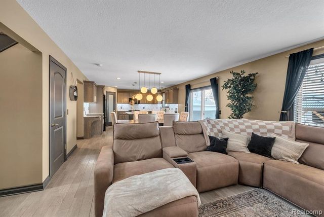 22625 Ridgeway Street, Saint Clair Shores, MI 48080