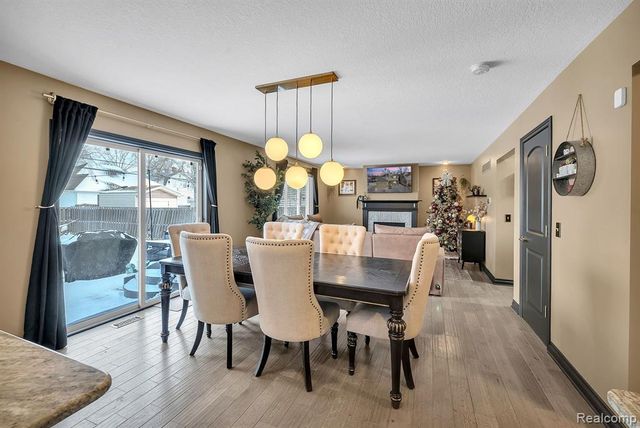 22625 Ridgeway Street, Saint Clair Shores, MI 48080