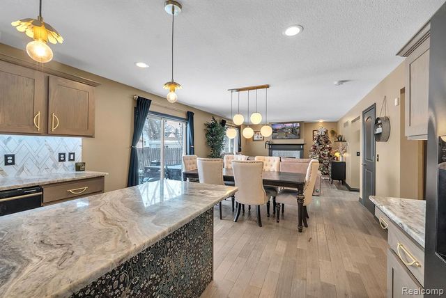 22625 Ridgeway Street, Saint Clair Shores, MI 48080