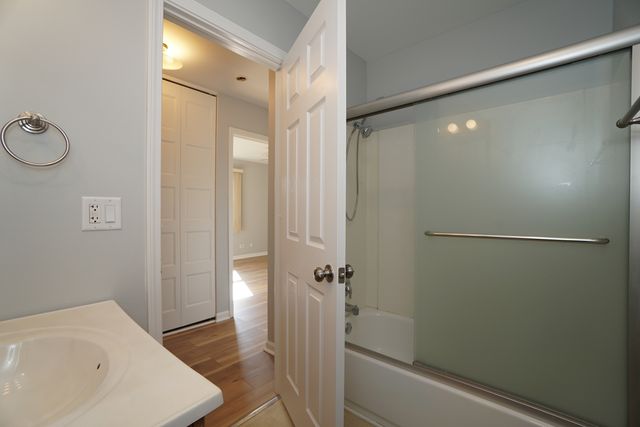 223 Harvest Court, Vernon Hills, IL 60061