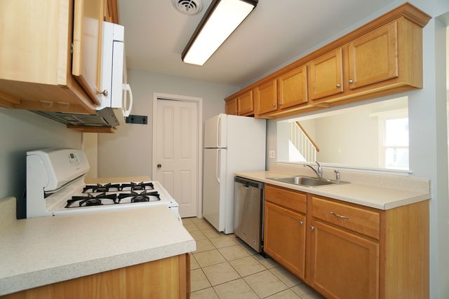 223 Harvest Court, Vernon Hills, IL 60061