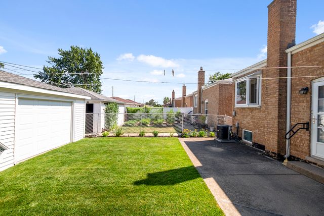 7707 Merrimac Avenue, Burbank, IL 60459