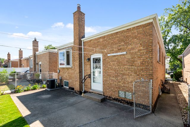 7707 Merrimac Avenue, Burbank, IL 60459