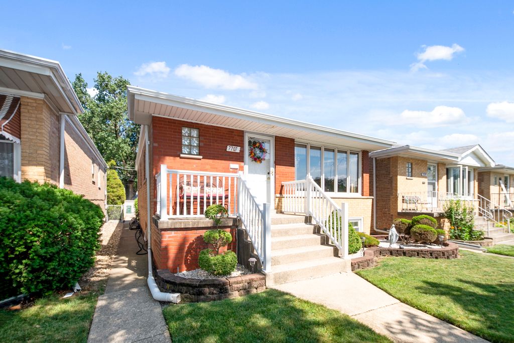 7707 Merrimac Avenue, Burbank, IL 60459