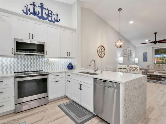 6890 Huntington Lakes CIR 204, Naples, FL 34119