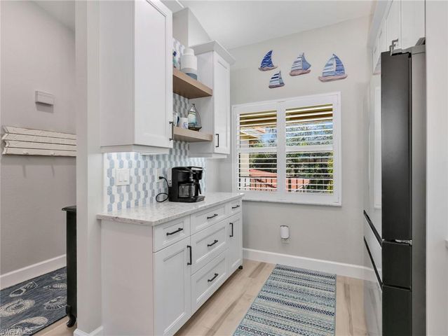 6890 Huntington Lakes CIR 204, Naples, FL 34119